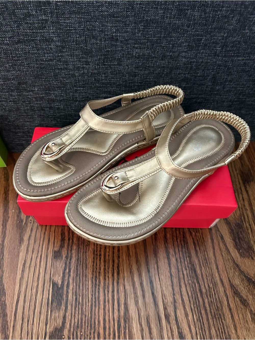Haute Edition Women's Classic Bohemian Gold Comfort Sandals sz 7